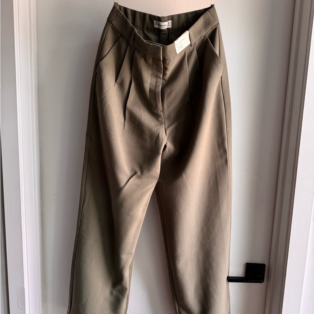 Abercrombie & Fitch Olive Green Women’s Trousers - NWT